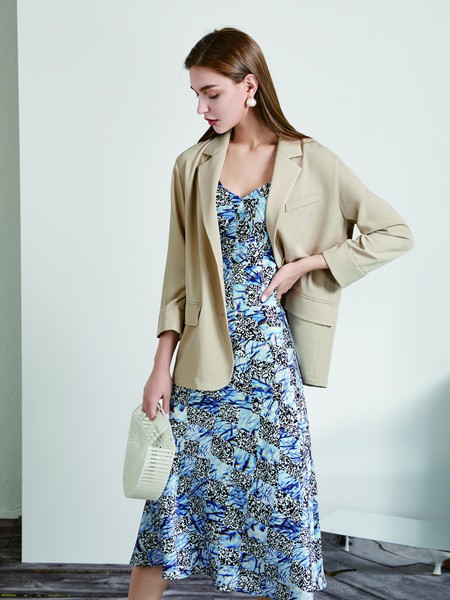 简约风情2021春夏季蓝色印花连衣裙