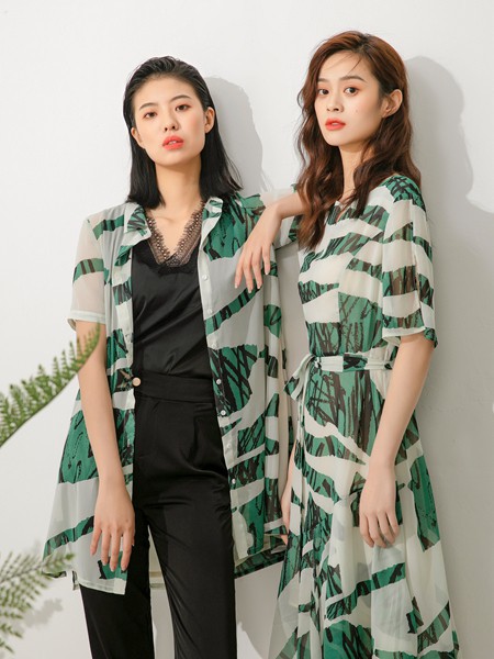 曼保睐2021春夏季白色一字肩连衣裙