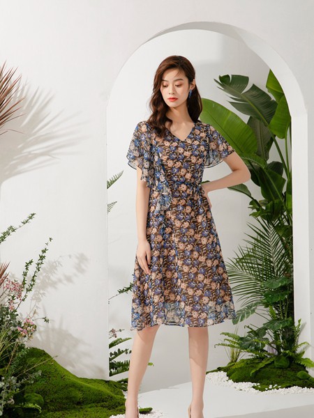 曼保睐2021春夏季黑色印花连衣裙