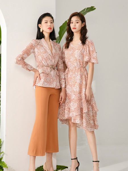 曼保睐女装2021春夏季粉色印花连衣裙