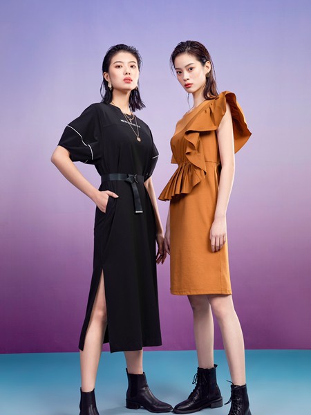 曼保睐女装2021春夏季黑色开叉连衣裙