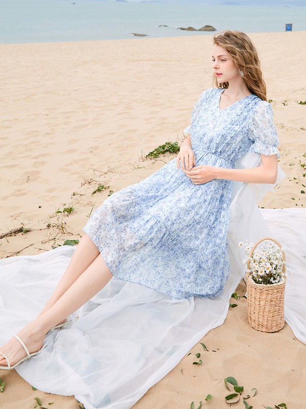 蓝色倾情女装2021春夏季浅蓝色印花连衣裙