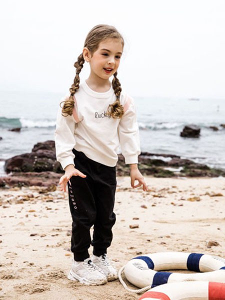 啾比乐童装2021春夏季白色字母T恤