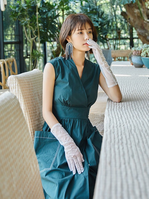 樱内女装2021春夏季墨绿色收腰连衣裙