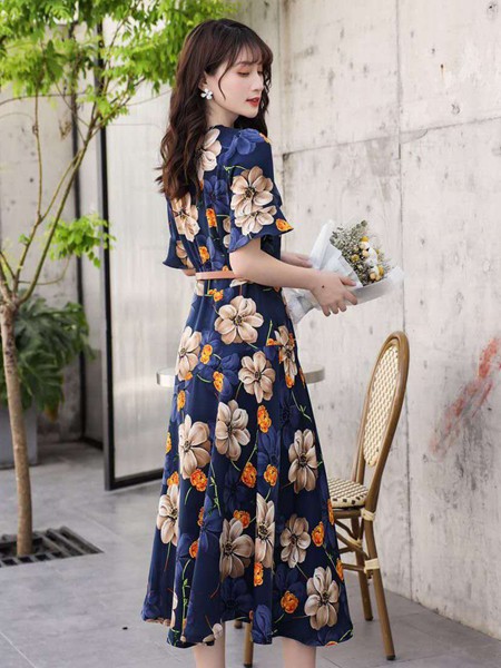 芊伊朵女装2021春夏季藏蓝色印花连衣裙