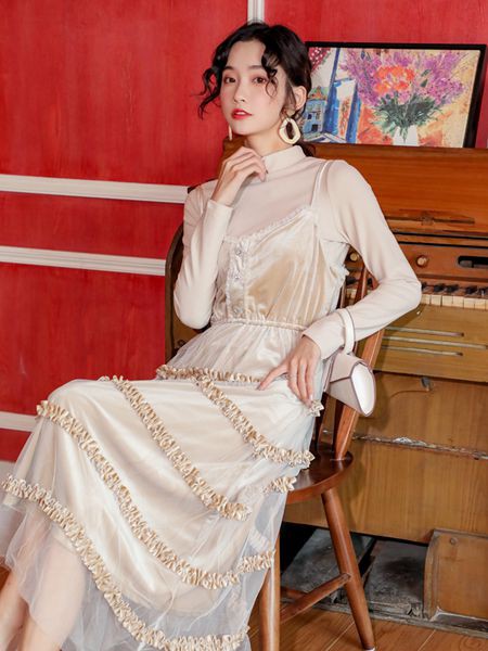 芊伊朵女装2021春夏季米色拼接吊带裙