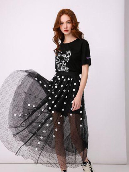 尚来女装2021春夏季黑色印花连衣裙