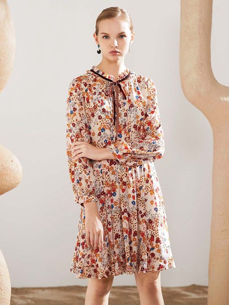 艺梦来女装2021春夏季米色印花连衣裙