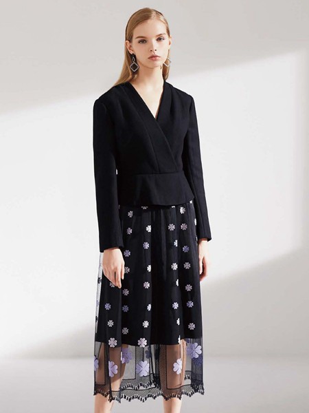 艺梦来女装2021春夏季黑色拼接连衣裙