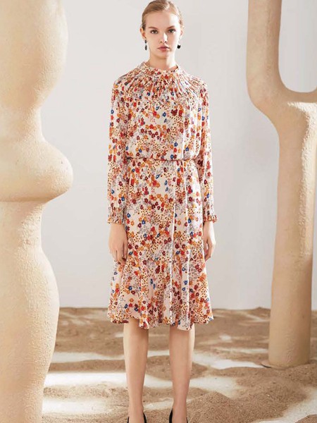 艺梦来女装2021春夏季白色印花连衣裙