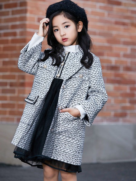 淘气贝贝童装2021春夏季白色格子大衣