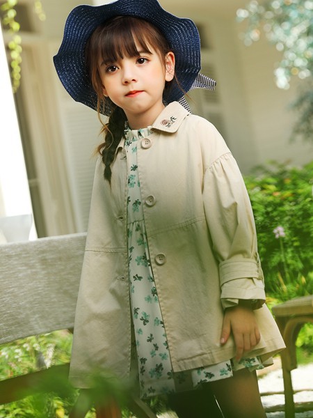 淘气贝贝童装2021春夏季米色纯色大衣