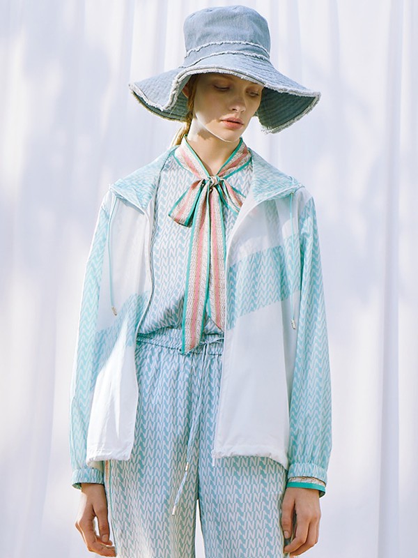 捷恩尼纳女装2021春夏季浅蓝色纯色防晒衫