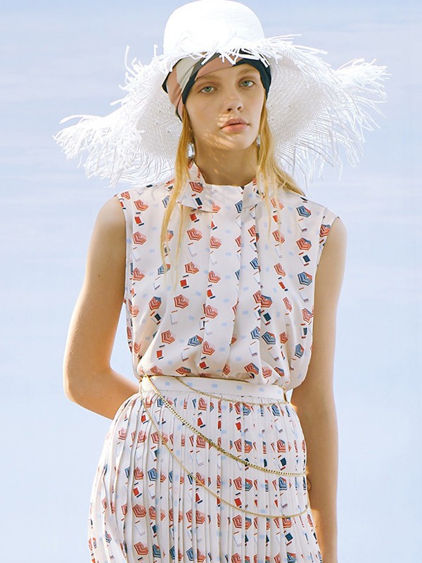 捷恩尼纳女装2021春夏季白色印花上衣