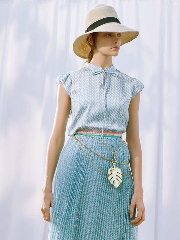 捷恩尼纳女装2021春夏季蓝色印花上衣