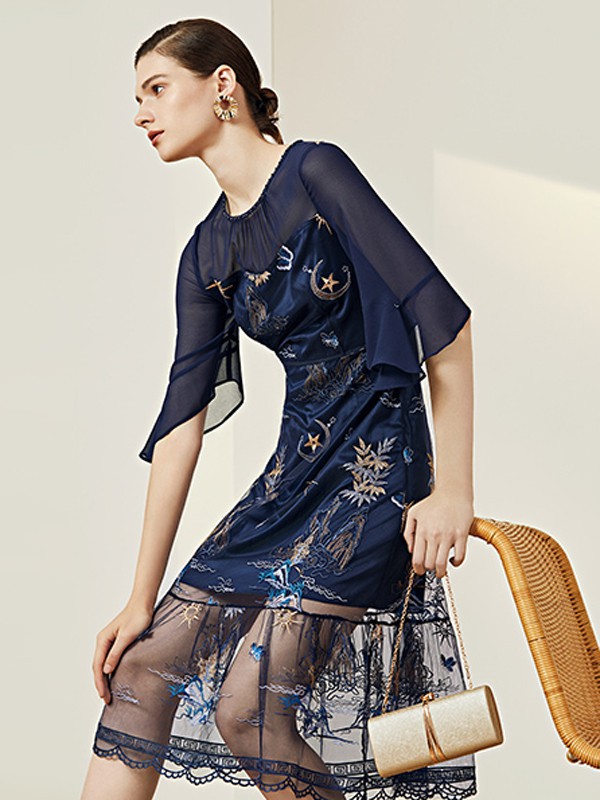 奥菲曼2021春夏季藏蓝色印花连衣裙