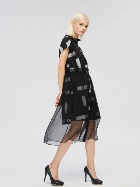 芮女装2021春夏季黑色印花连衣裙