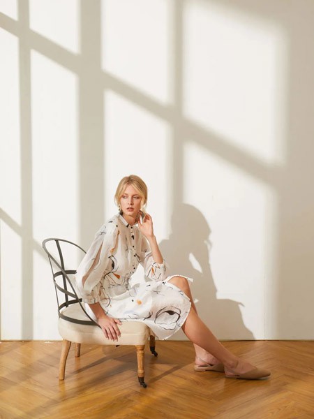 芮2021春夏季白色印花连衣裙