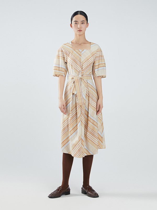 播女装2021春夏季卡其色印花连衣裙