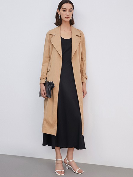 纬漫纪2021春夏季卡其色纯色风衣