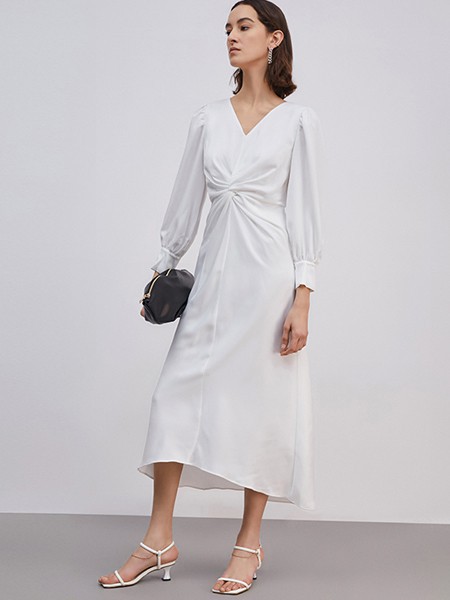 爱特爱女装2021春夏季白色纯色连衣裙