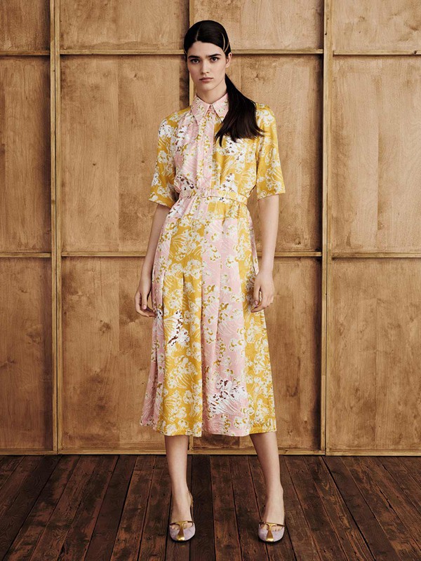 鄂尔多斯2021春夏季粉色印花连衣裙