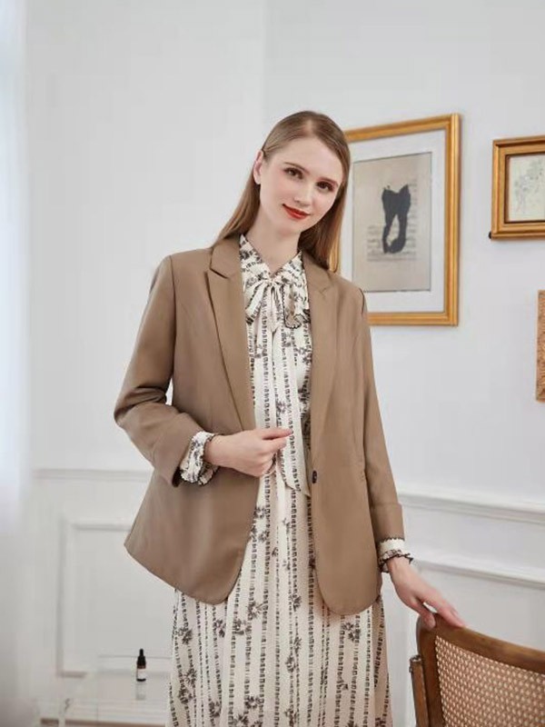 雁腾逸2021秋冬季棕色纯色西装