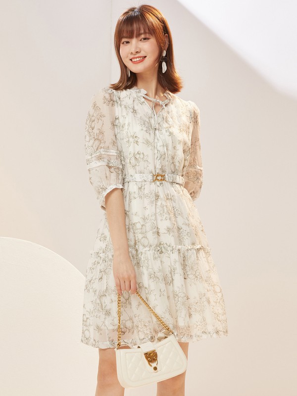 XG雪歌2021春夏季白色印花连衣裙