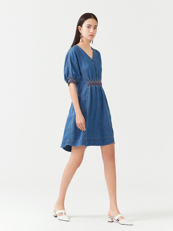 迪赛尼斯2021春夏季藏蓝色泡泡袖连衣裙