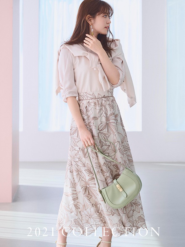 够爱女装2021春夏季米色印花连衣裙