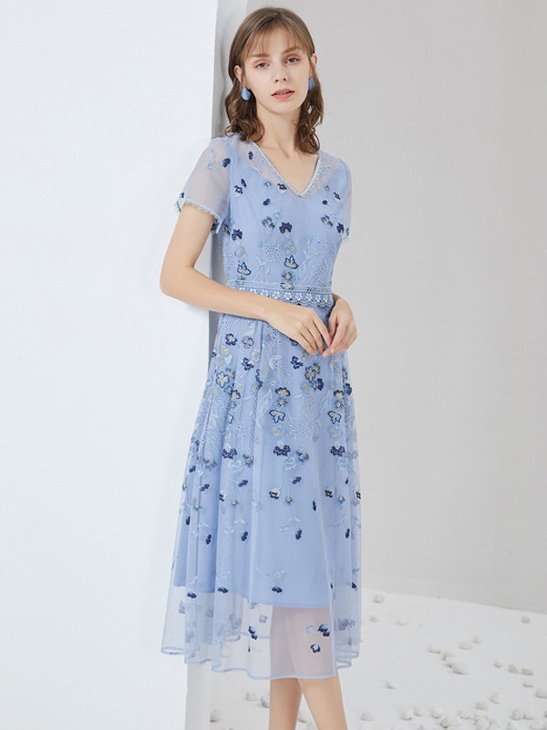 菲妮迪女装2021春夏季蓝色印花连衣裙