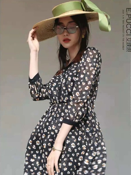 ​艾璞琪2021春夏季黑色波点连体衣