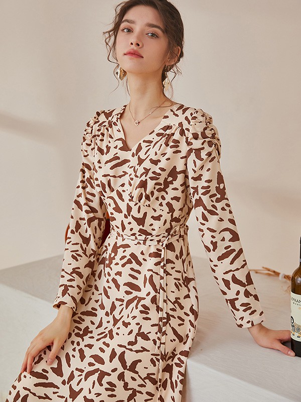 摩卡2021秋冬季棕色印花连衣裙