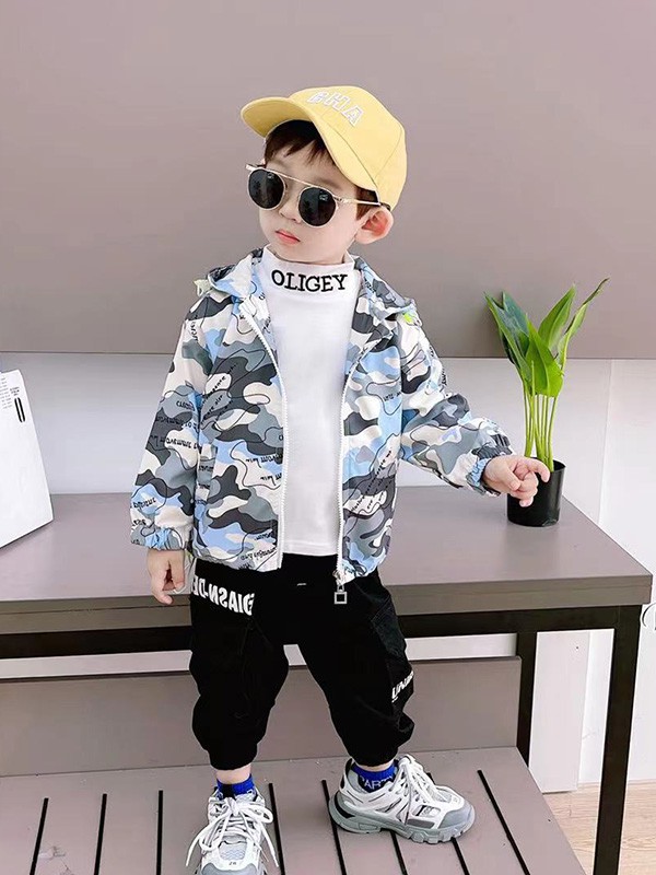 1232021秋冬季白色印花外套