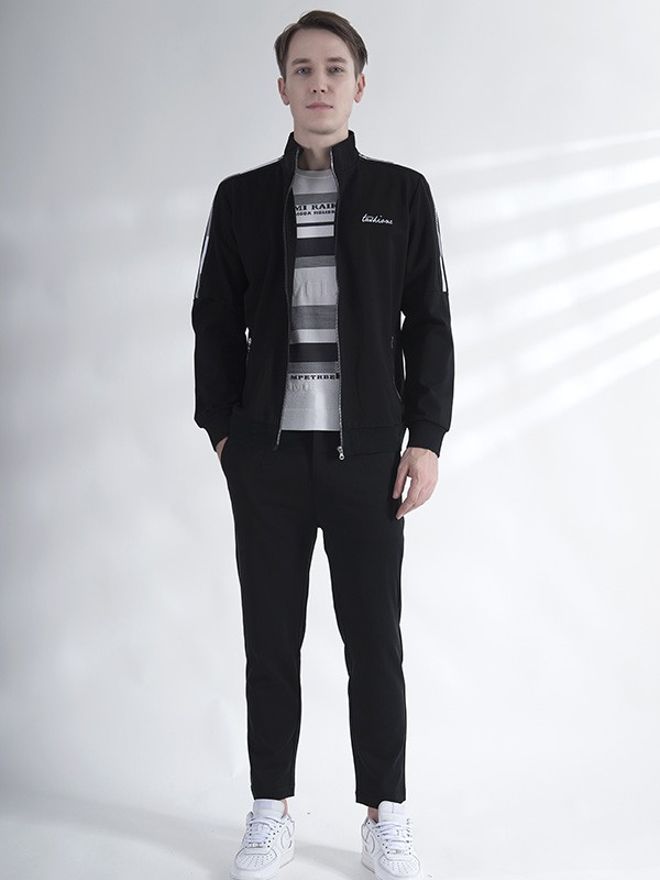 恩咖2021秋冬季黑色字母外套