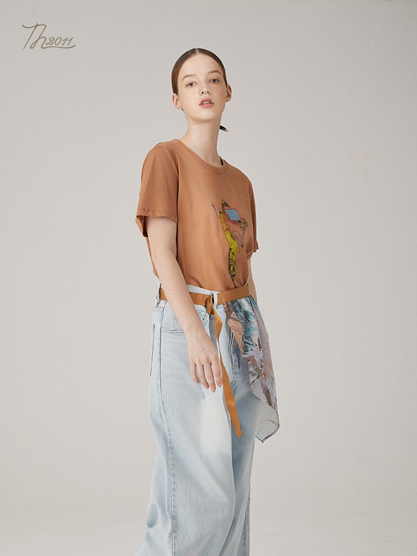 TH2011女装2021春夏季棕色印花T恤