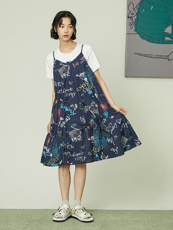 幻走女装2021春夏季藏蓝色印花吊带裙