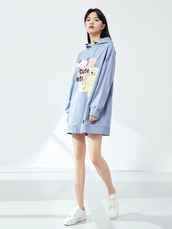 伊芙丽2021春夏季浅蓝色印花卫衣裙