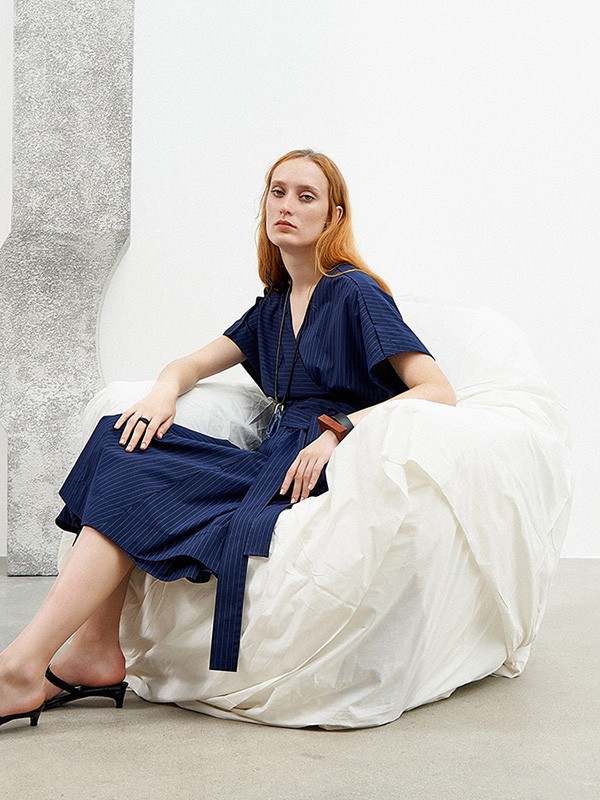 玛塞莉2021春夏季藏蓝色收腰连体衣