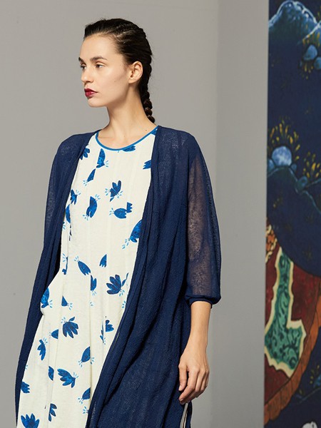 拉娜菲女装2021春夏季藏蓝色纯色防晒衫