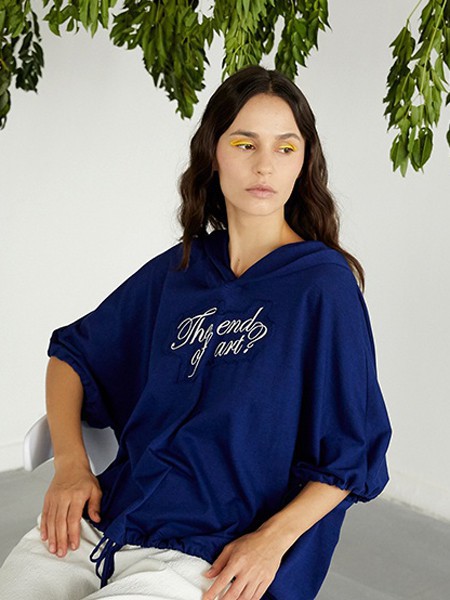 拉娜菲女装2021春夏季藏蓝色字母卫衣