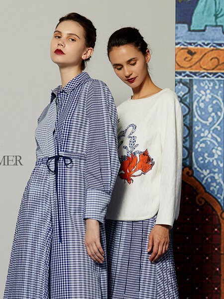 拉娜菲女装2021春夏季白色印花T恤