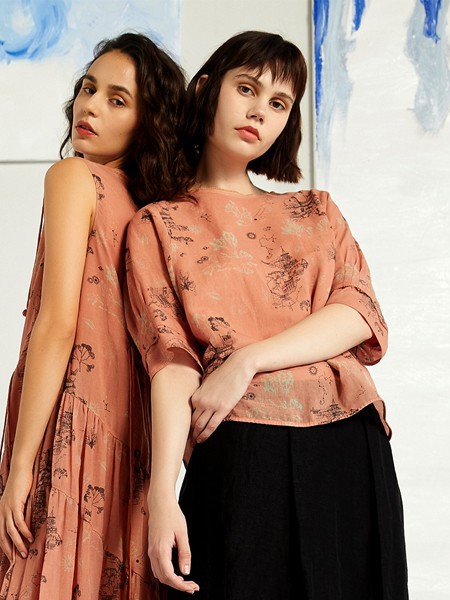 拉娜菲女装2021春夏季棕色印花连衣裙