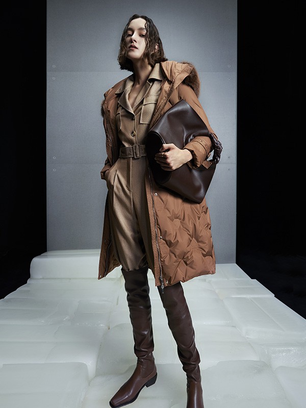 芮玛2021秋冬季棕色连帽棉服