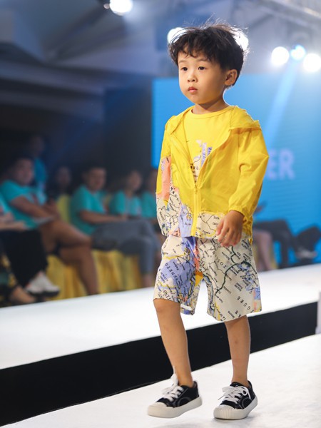 猫咪儿童装2021春夏季白色印花吊带裙