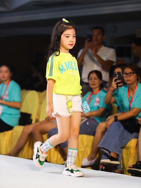 猫咪儿童装2021春夏季黄色印花T恤