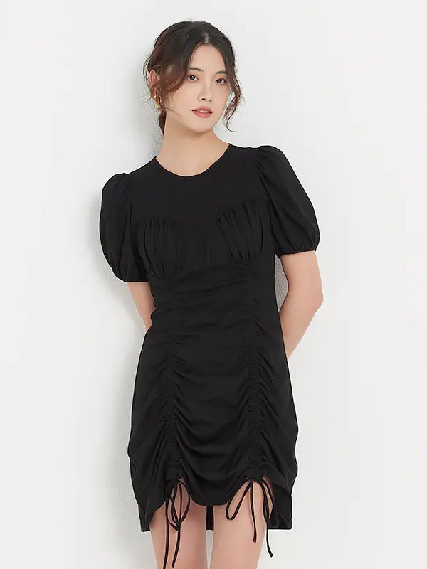 新作女装2021春夏季黑色褶皱连衣裙