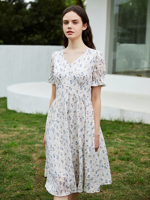 飞鸟和新酒女装2021春夏季白色波点连衣裙