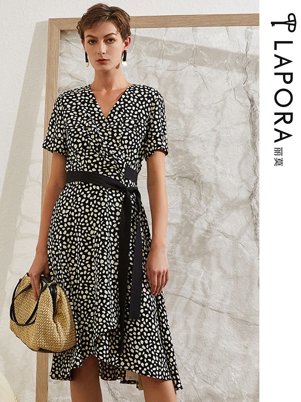 丽莫女装2021春夏季黑色印花连衣裙