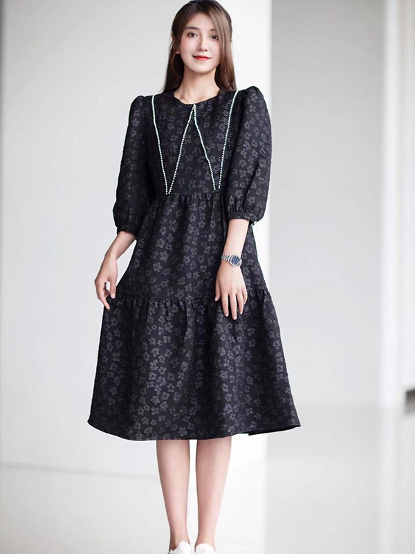 唯可佳2021秋冬季黑色娃娃领连衣裙